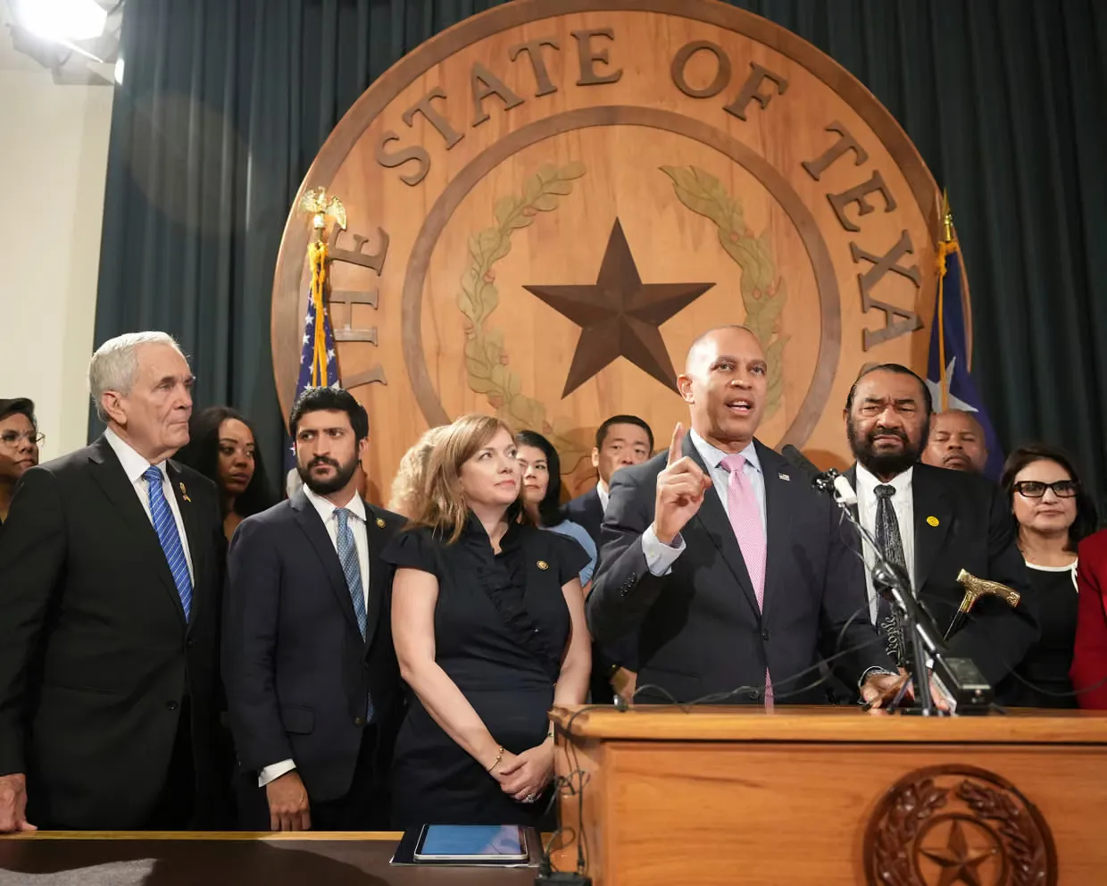 Демократи проти ФБР і Трампа: політична криза навколо виборчих карт у Техасі